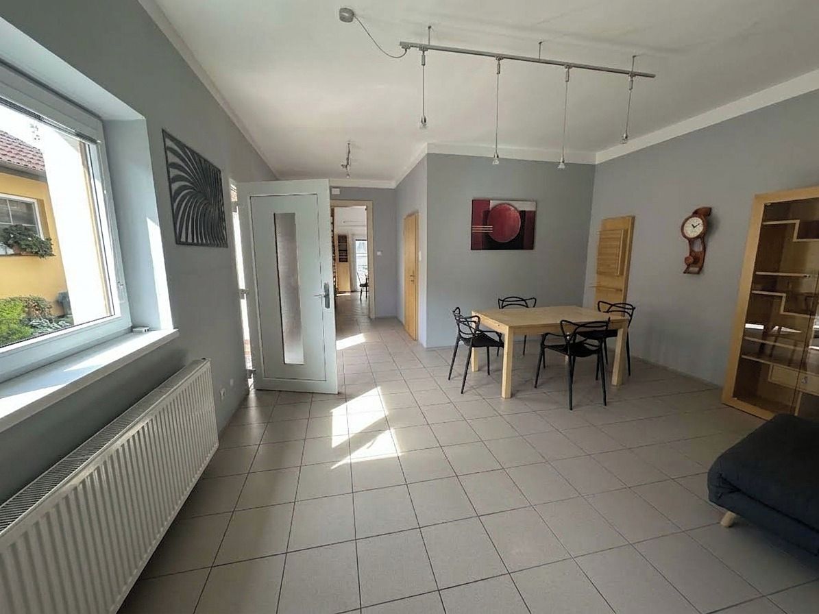 Pronájem rodinného domu 140 m², pozemek 200 m² – fotografie 3