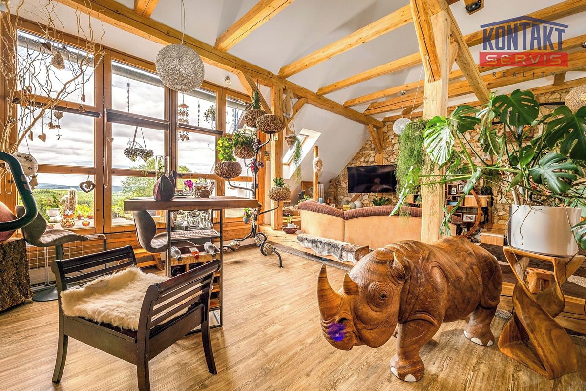 Prodej rodinného domu 549 m², pozemek 972 m² – fotografie 3