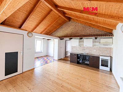 Pronájem skladového prostoru 1219 m²