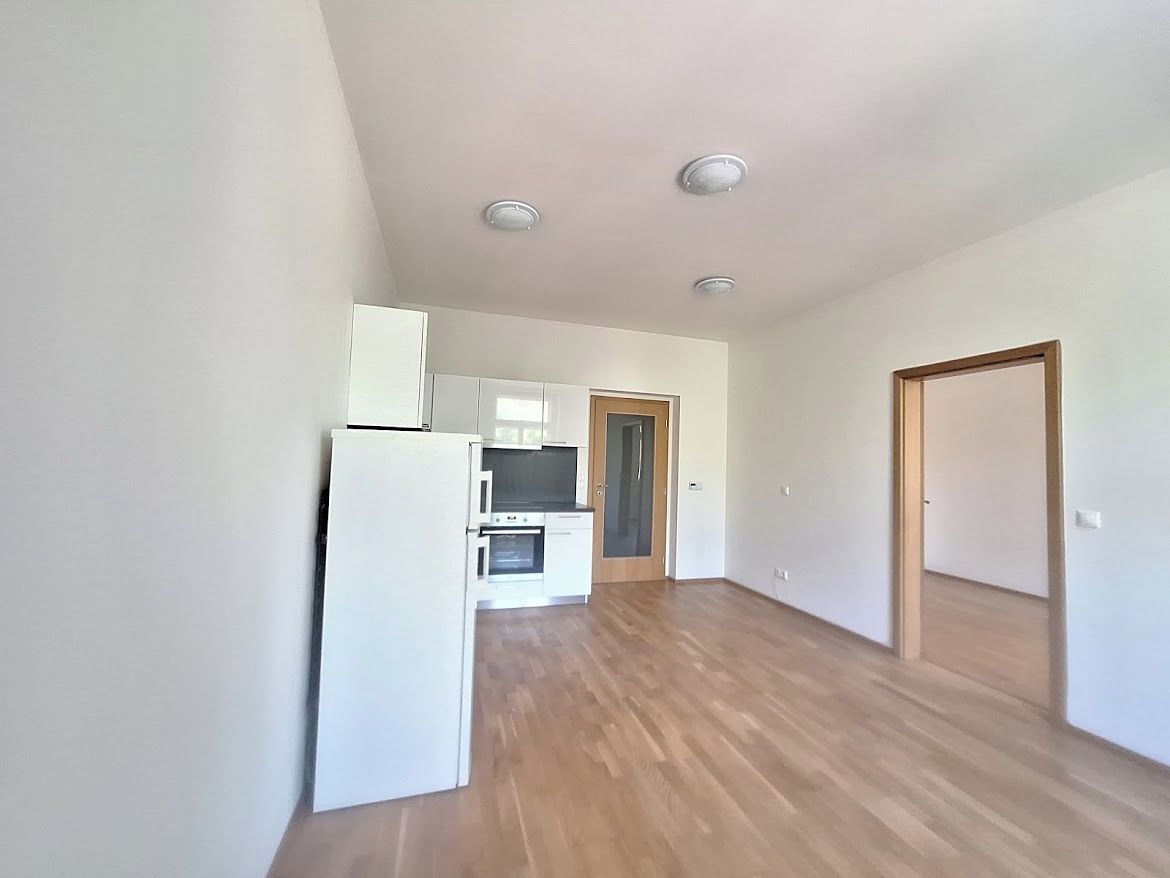 Pronájem bytu 2+kk 40 m² – fotografie 3