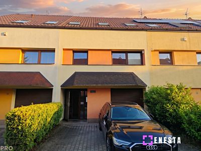 Pronájem rodinného domu 200 m², pozemek 182 m²