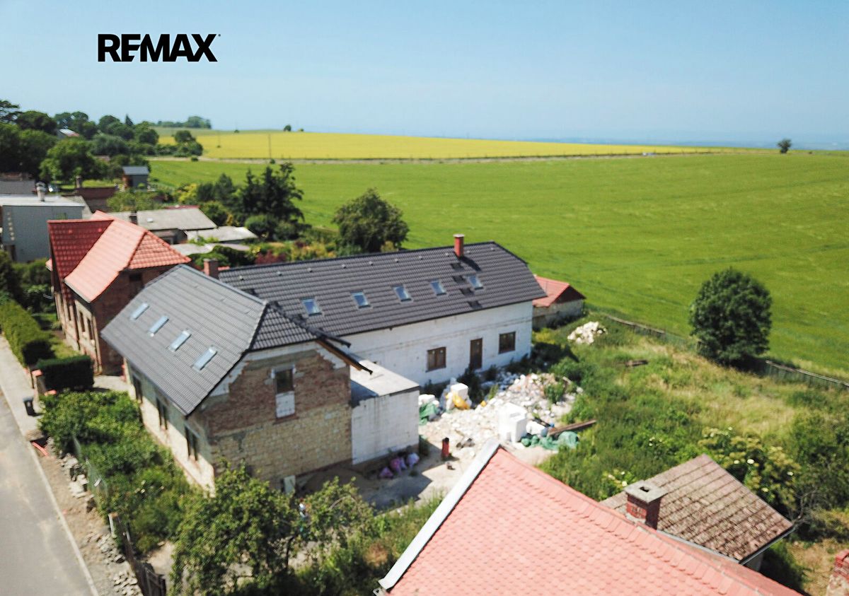 Prodej rodinného domu 328 m², pozemek 666 m² – fotografie 2