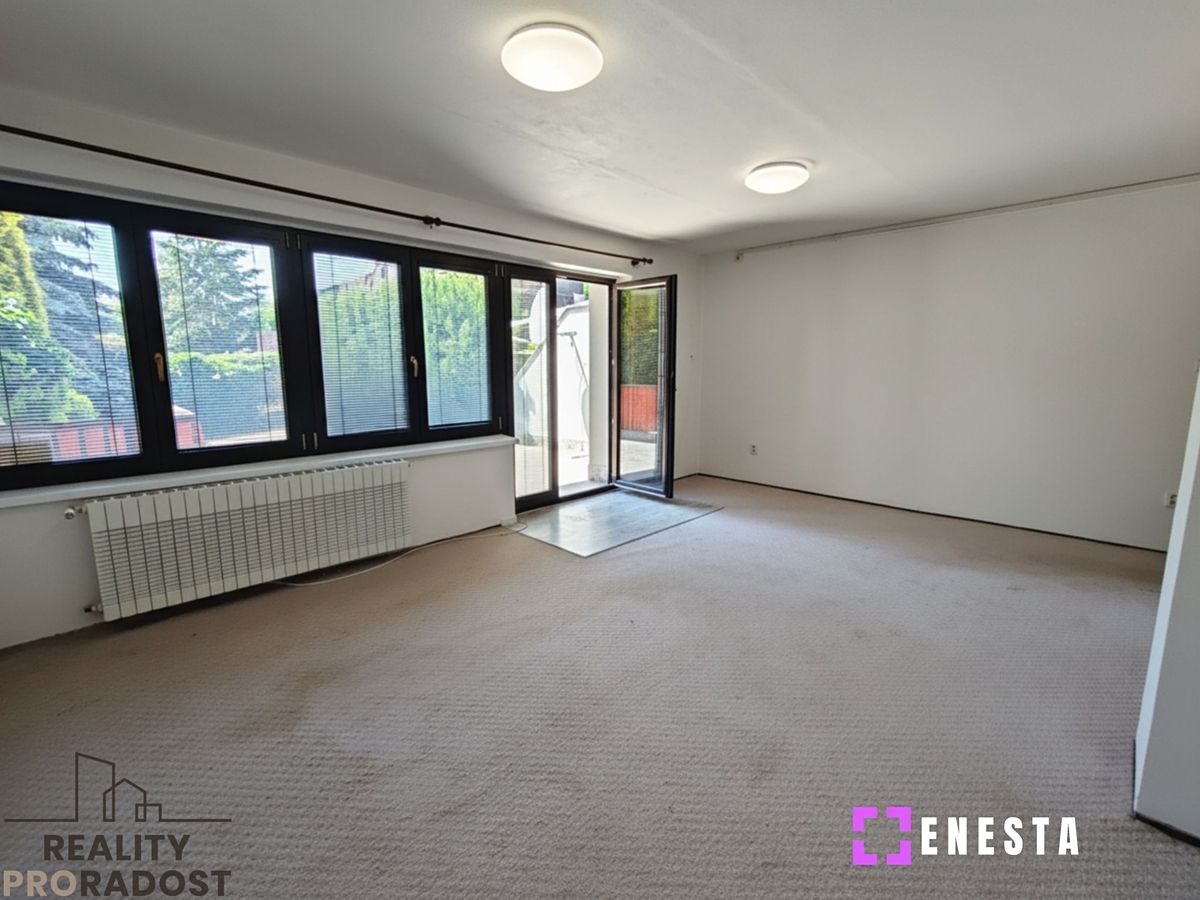 Pronájem rodinného domu 200 m², pozemek 182 m² – fotografie 4