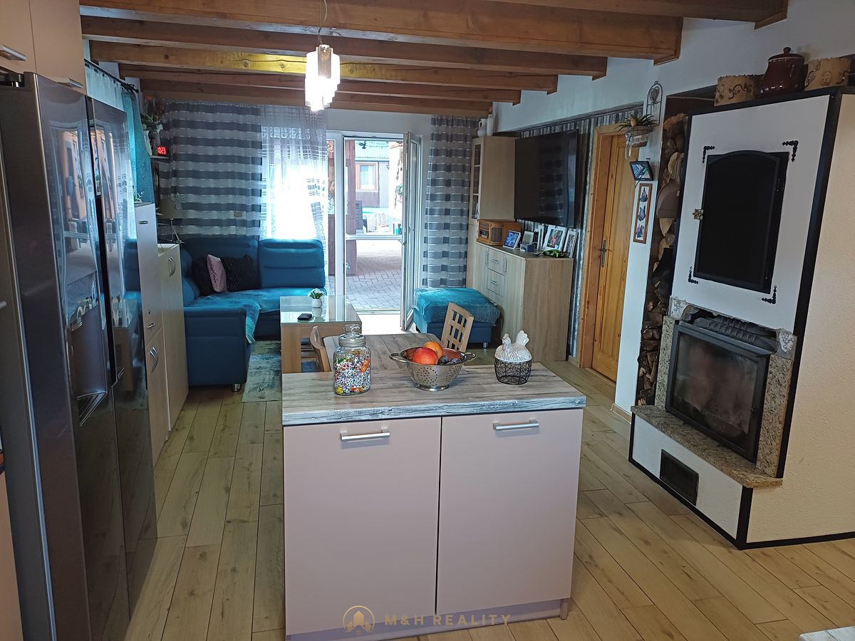 Prodej rodinného domu 101 m², pozemek 724 m² – fotografie 3