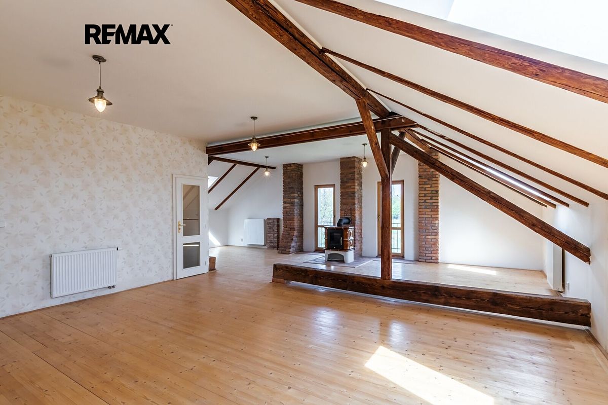 Prodej vily 403 m², pozemek 1389 m² – fotografie 2