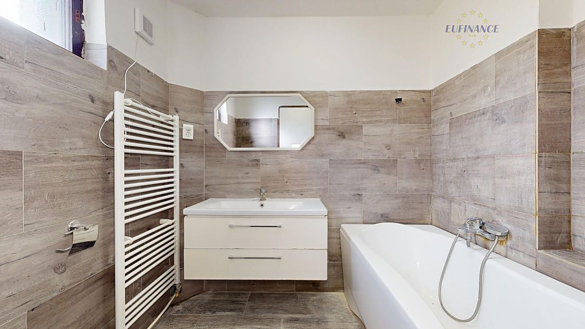 Prodej rodinného domu 221 m², pozemek 842 m² – fotografie 4