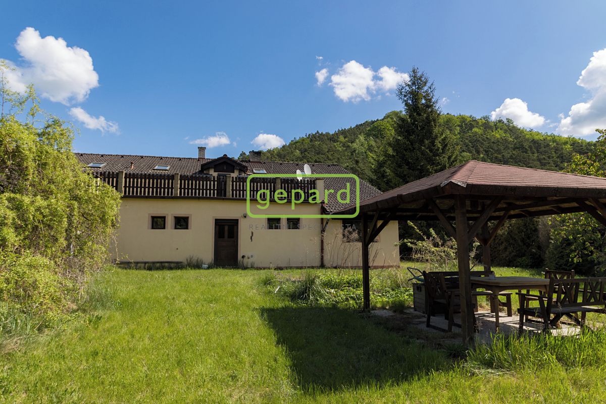 Prodej rodinného domu 330 m², pozemek 1558 m² – fotografie 4
