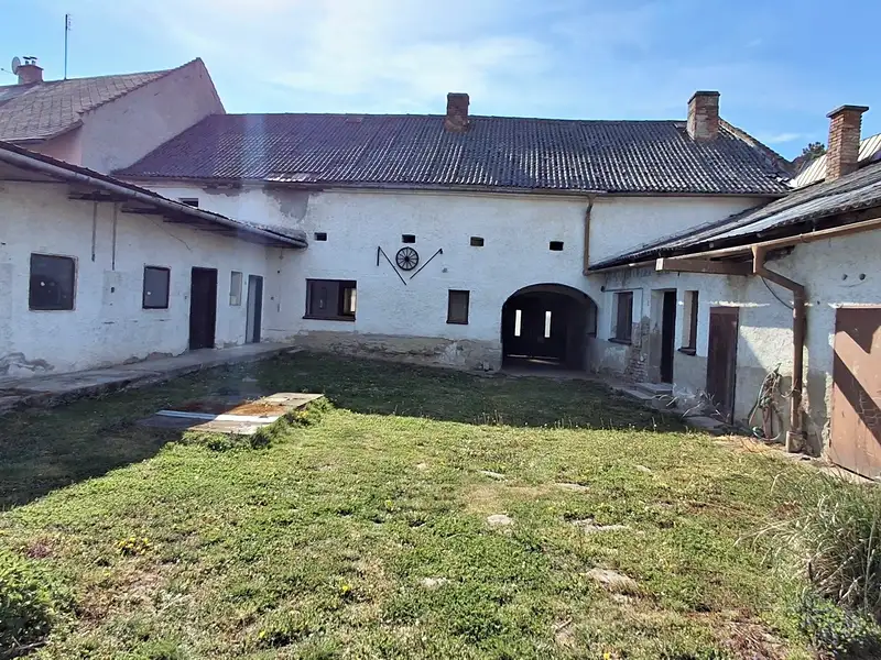 Prodej rodinného domu 536 m², pozemek 2011 m², Tršice – náhled fotky 2
