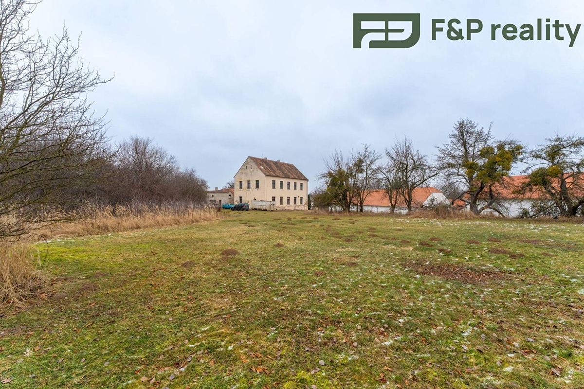 Prodej rodinného domu 300 m², pozemek 1957 m² – fotografie 3
