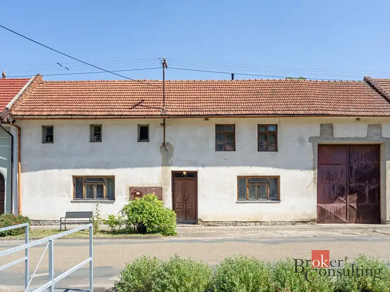 Prodej rodinného domu 250 m², pozemek 2232 m², Kožušice – náhled fotky 1