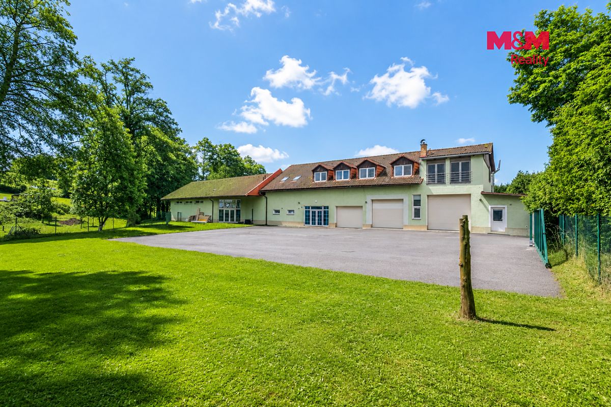 Prodej rodinného domu 847 m², pozemek 2600 m² – fotografie 2
