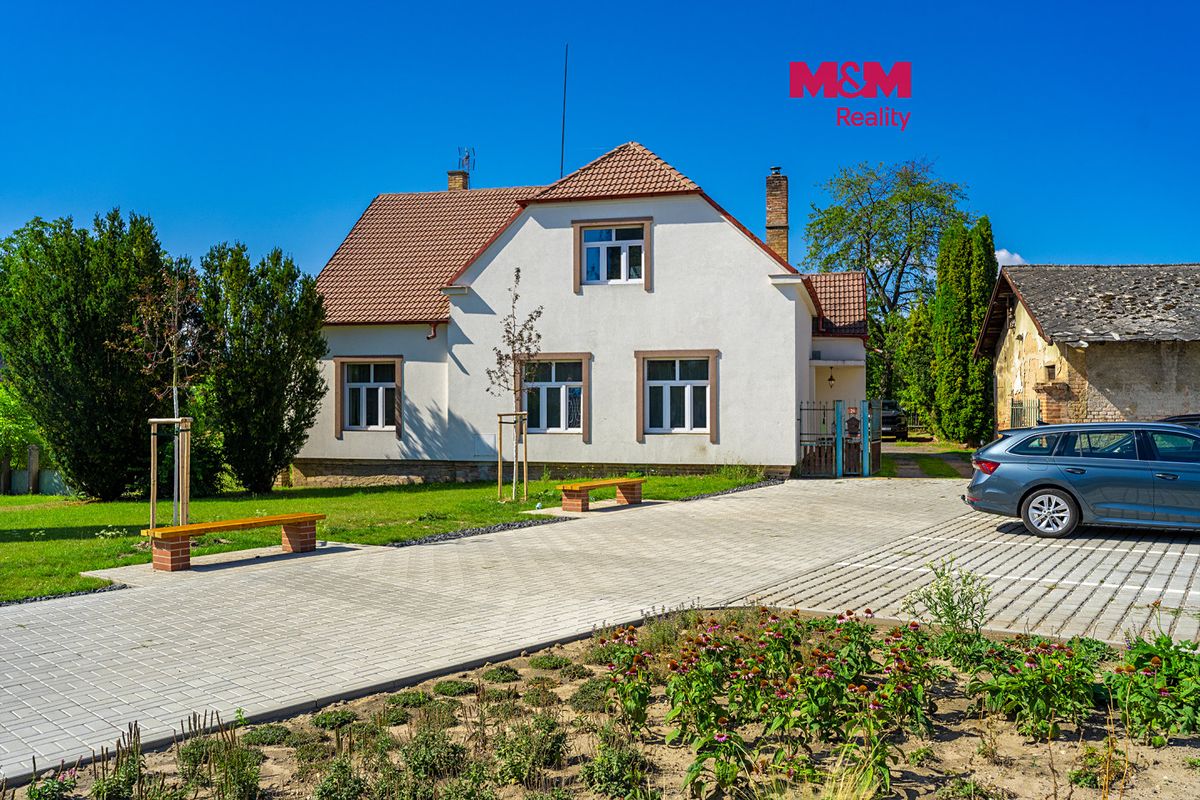 Prodej rodinného domu 239 m², pozemek 1360 m²