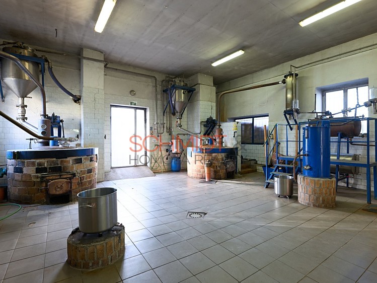Prodej komerčního prostoru, 1 612 m² (5 z 31)