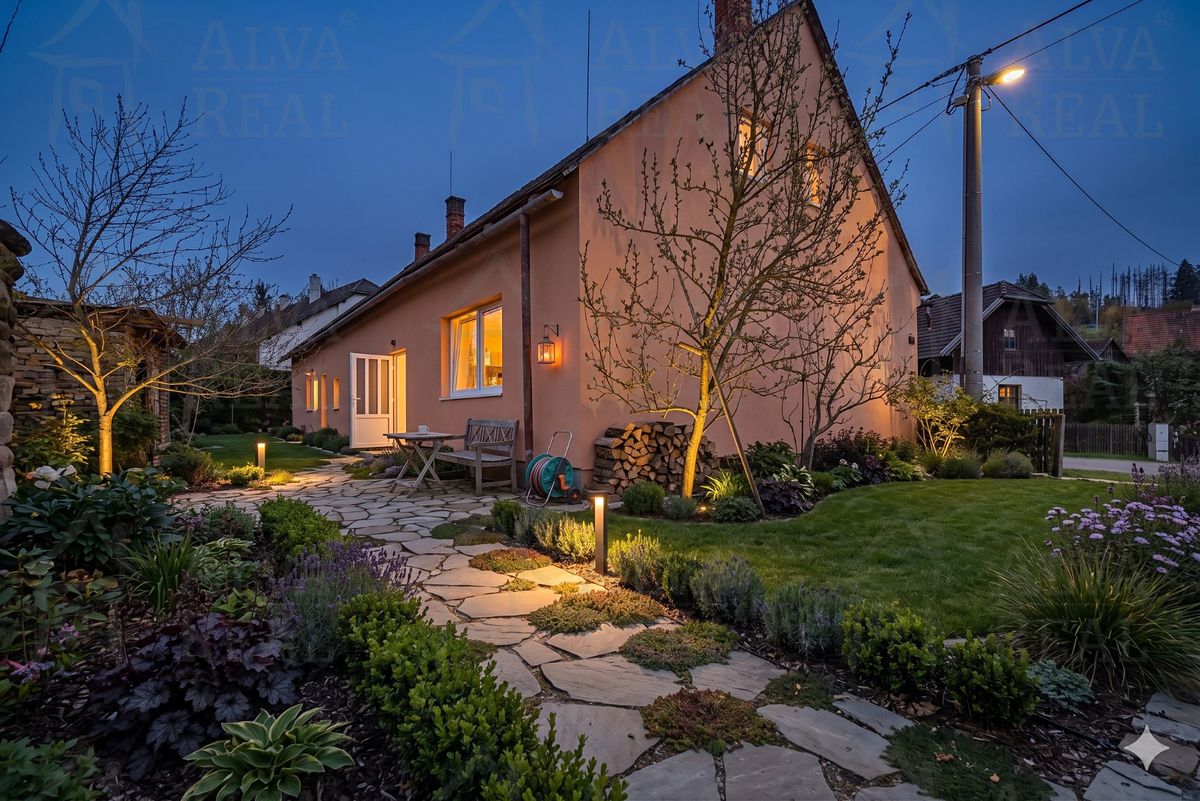 Prodej rodinného domu 140 m², pozemek 400 m² – fotografie 2