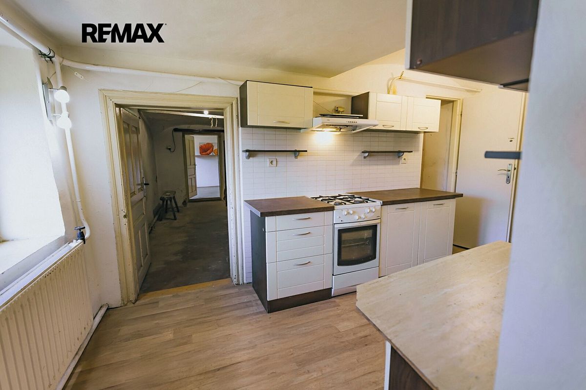 Prodej rodinného domu 192 m², pozemek 2495 m² – fotografie 3