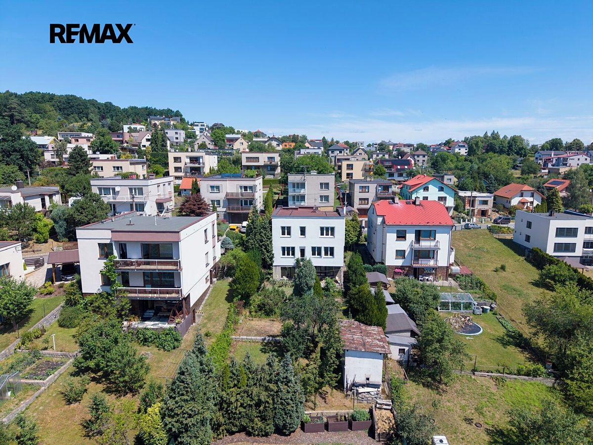 Prodej rodinného domu 223 m², pozemek 662 m² – fotografie 2
