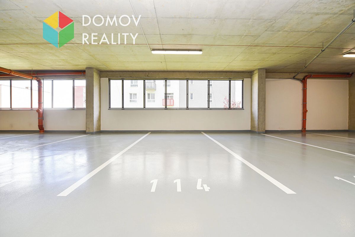 Pronájem garážového stání 12 m²