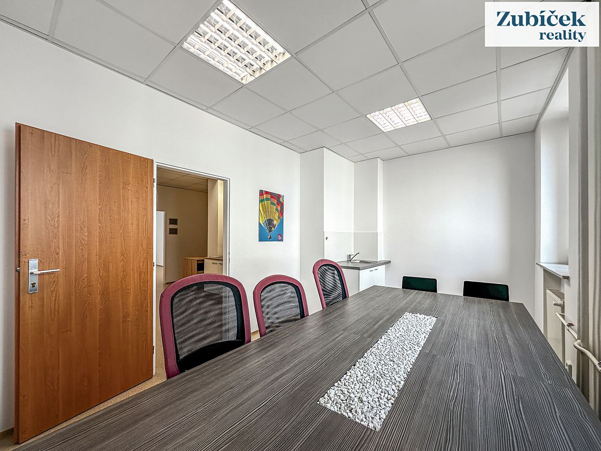 Pronájem kanceláře 78 m² – fotografie 3