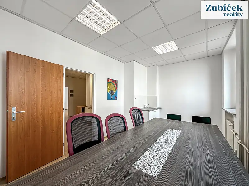 Pronájem kanceláře 78 m², Zlín – náhled fotky 3