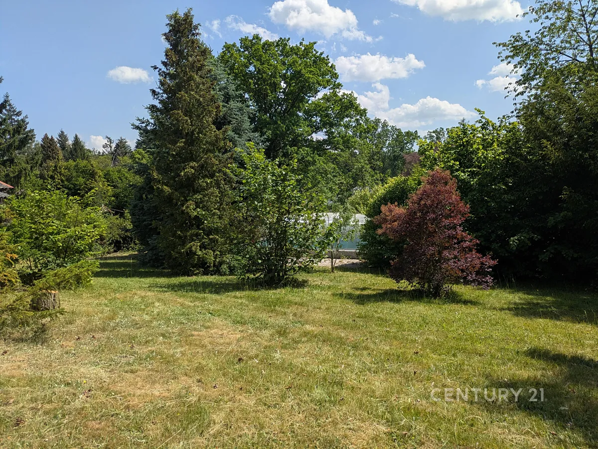 Prodej stavebního pozemku 2485 m²