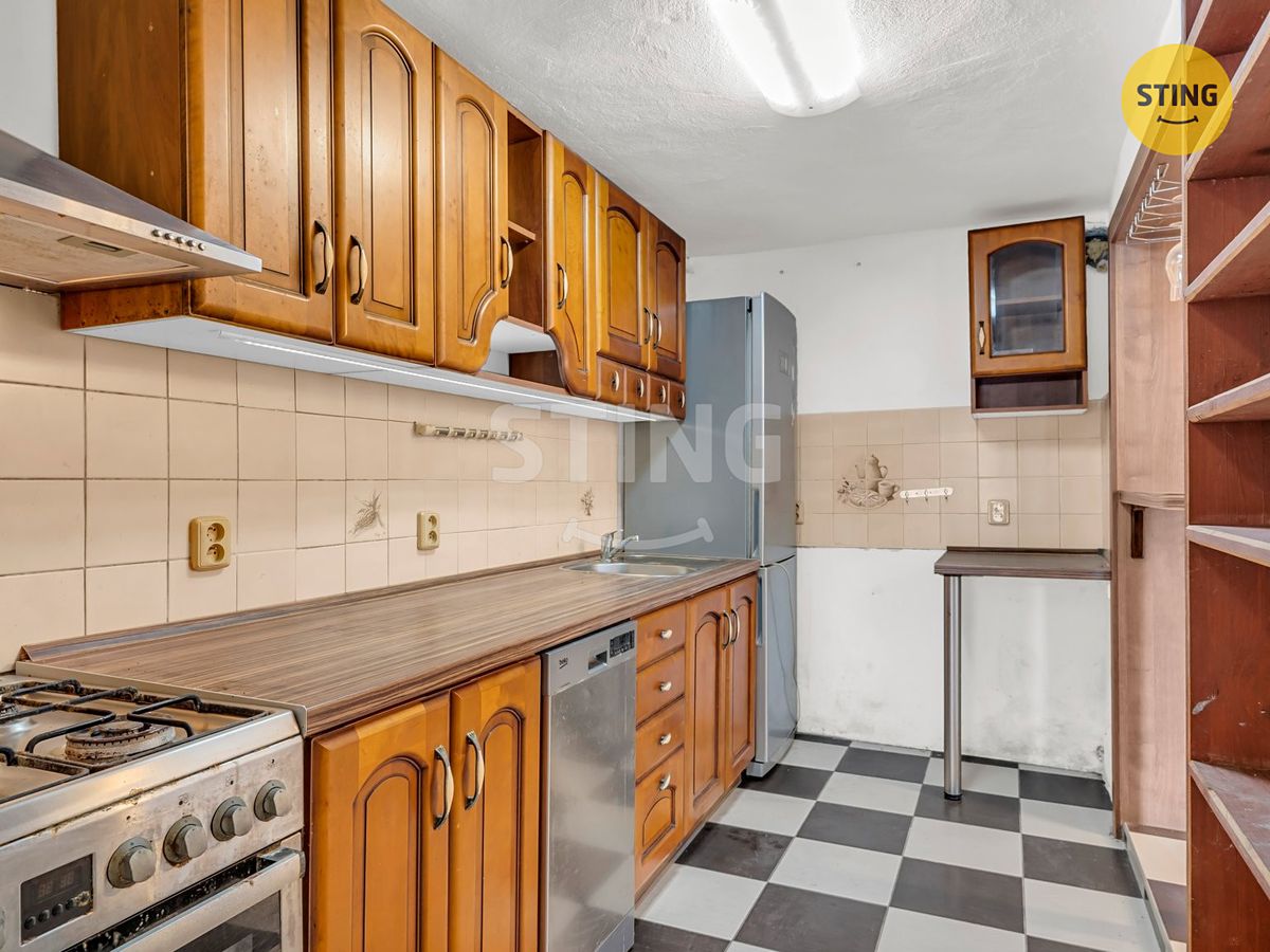 Prodej rodinného domu 135 m², pozemek 914 m² – fotografie 2