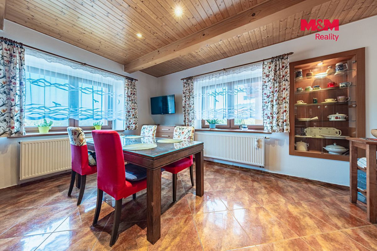 Prodej rodinného domu 203 m², pozemek 557 m² – fotografie 3