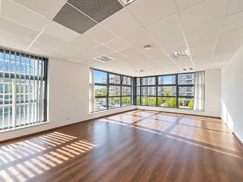 Pronájem kanceláře 52 m², Praha – náhled fotky 1