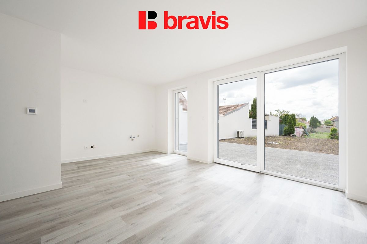 Prodej rodinného domu 231 m², pozemek 240 m² – fotografie 2