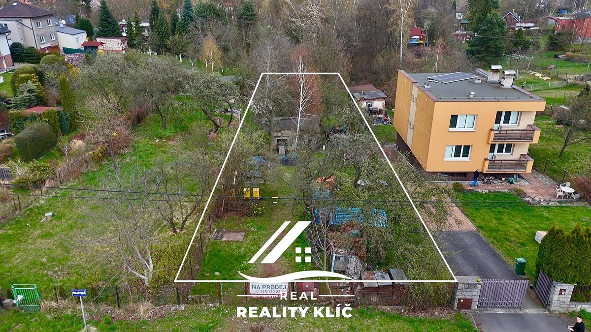 Prodej stavebního pozemku 965 m² – fotografie 2
