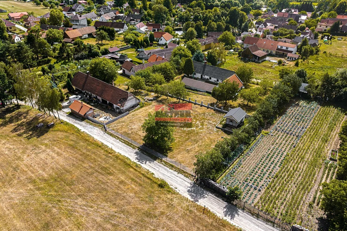 Prodej stavebního pozemku 989 m²