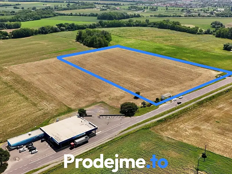 Prodej komerčního pozemku 35000 m², Hevlín – náhled fotky 2
