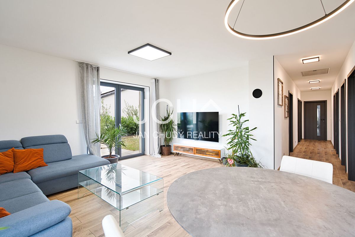 Prodej rodinného domu 102 m², pozemek 710 m² – fotografie 3