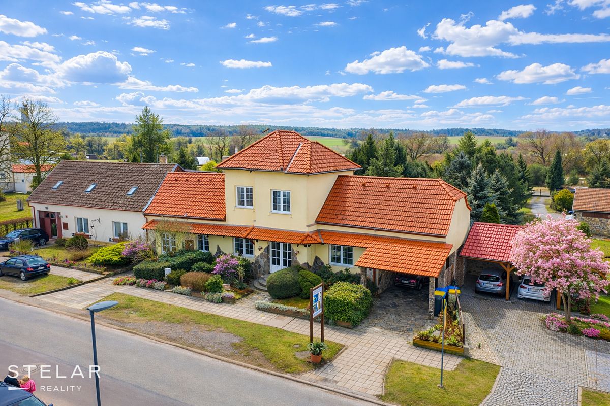 Prodej rodinného domu 665 m², pozemek 1181 m² – fotografie 2