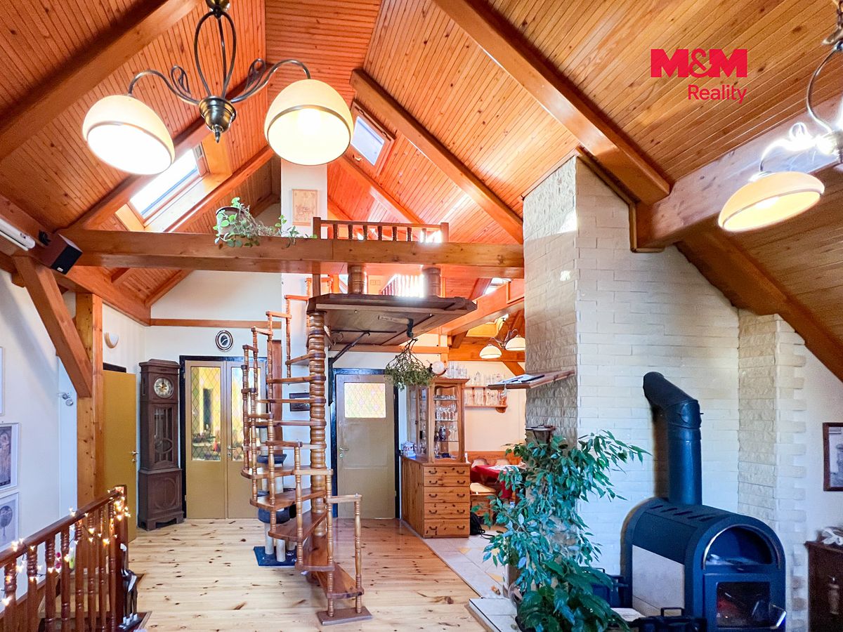 Prodej rodinného domu 744 m², pozemek 3342 m² – fotografie 4