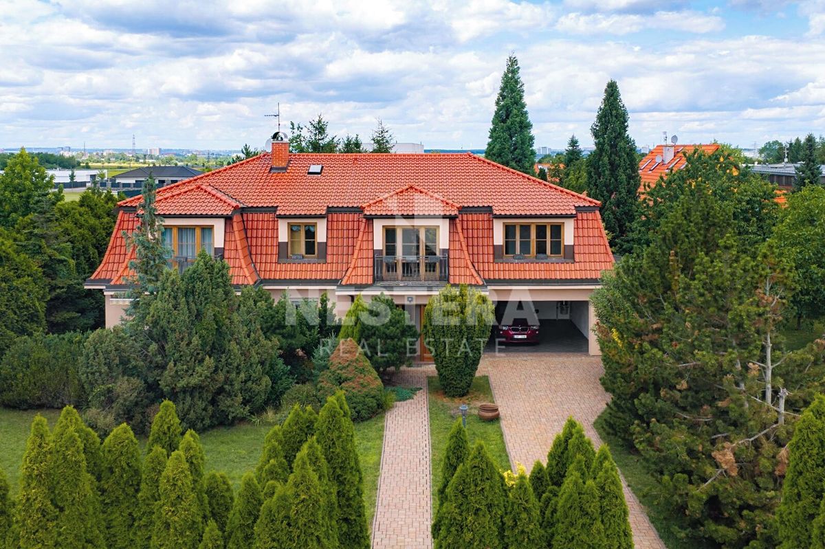 Prodej vily 444 m², pozemek 2325 m² – fotografie 2