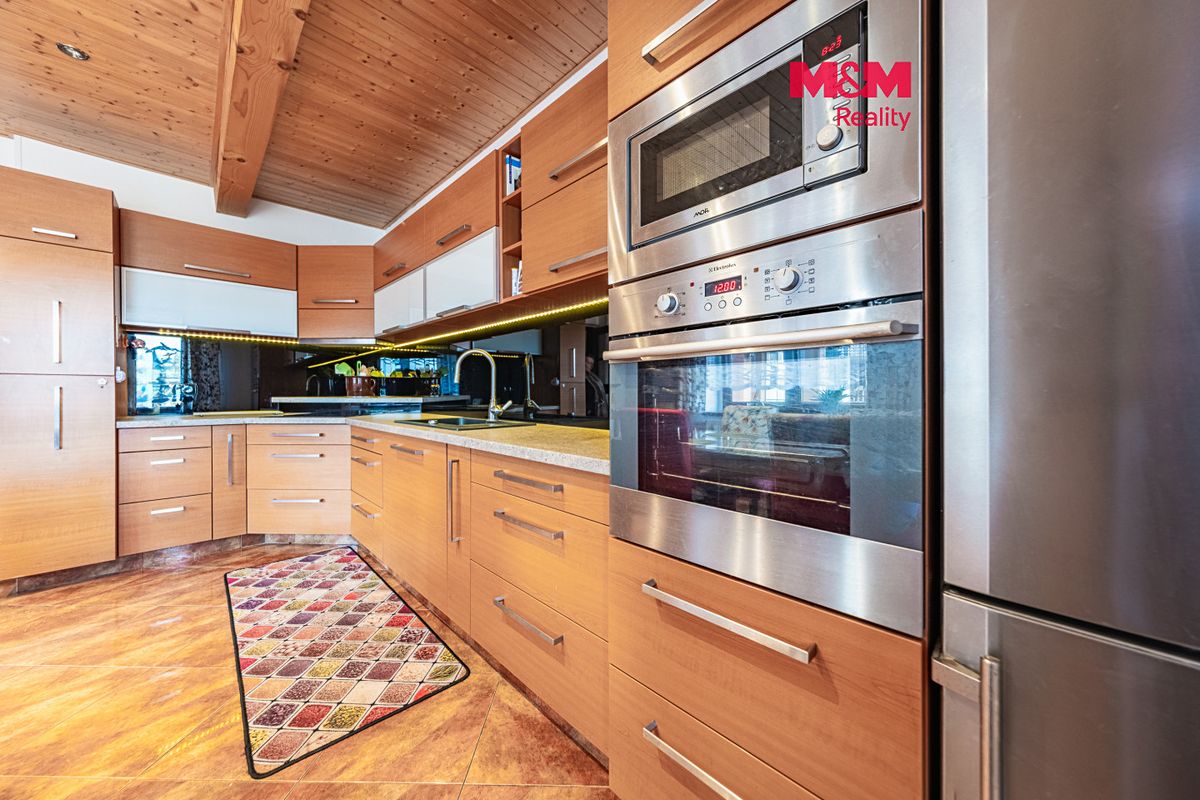 Prodej rodinného domu 203 m², pozemek 557 m²