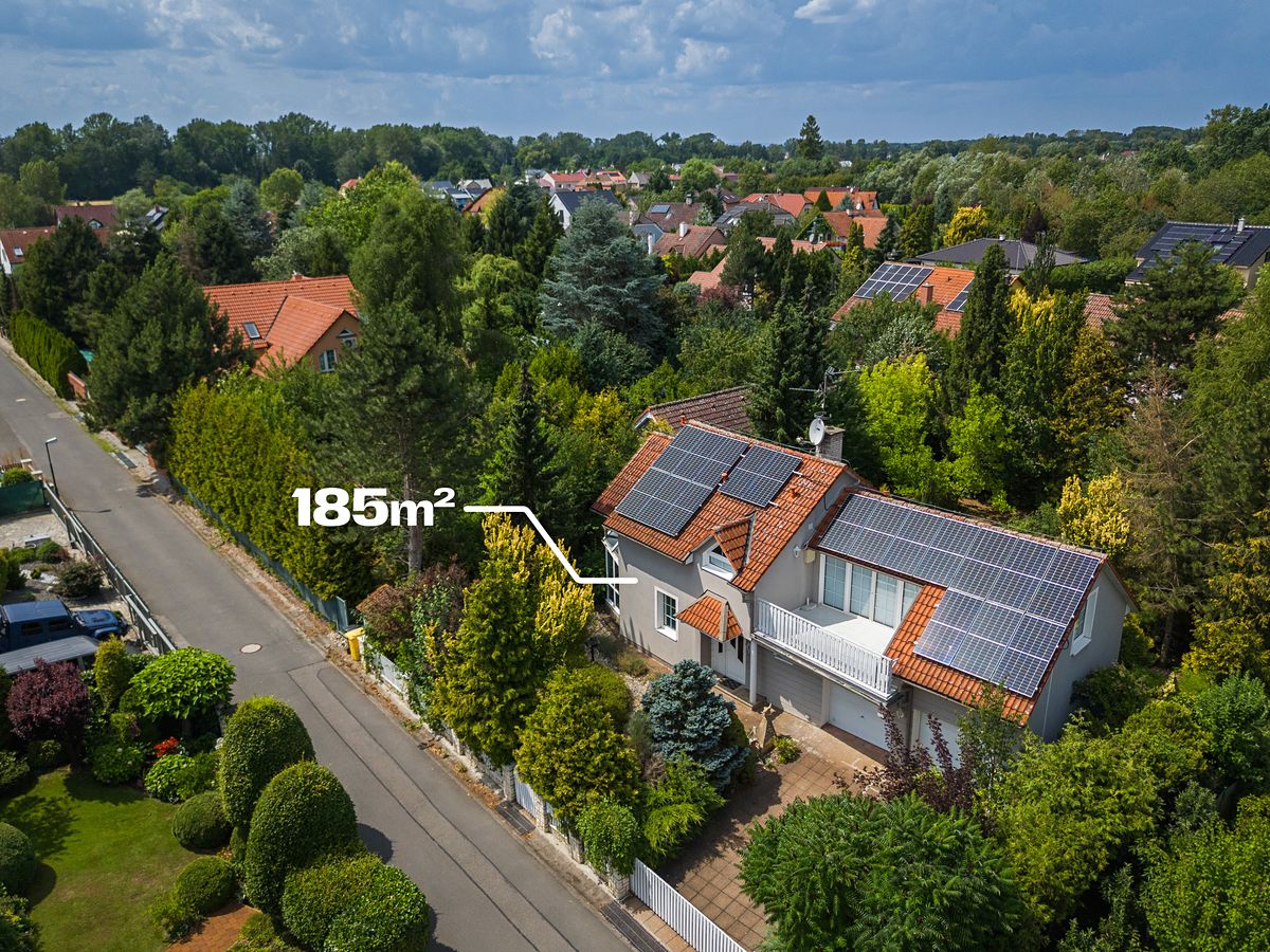 Prodej rodinného domu 185 m², pozemek 775 m² – fotografie 2