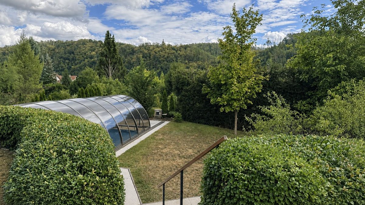 Pronájem rodinného domu 243 m², pozemek 1054 m² – fotografie 4