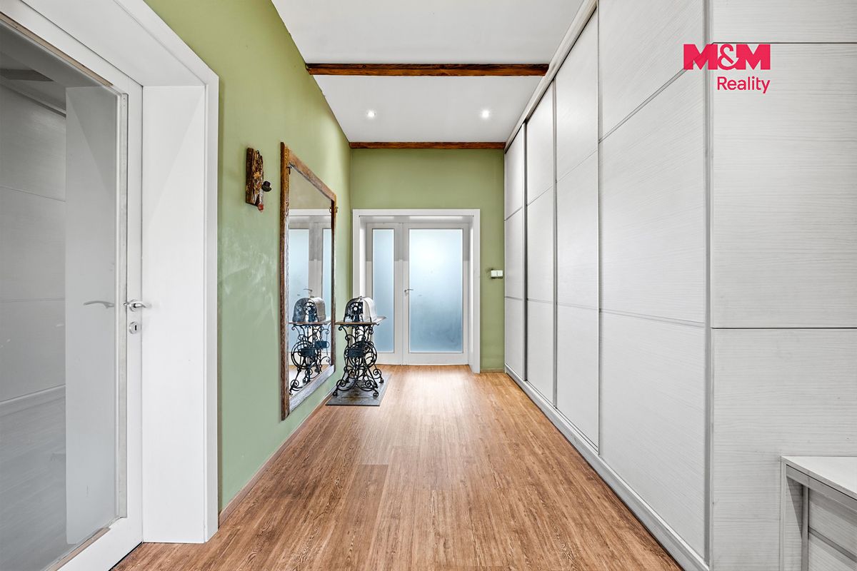 Prodej rodinného domu 239 m², pozemek 1360 m² – fotografie 5