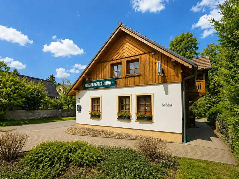 Prodej ubytovacího zařízení 280 m², Nový Bor – náhled fotky 2