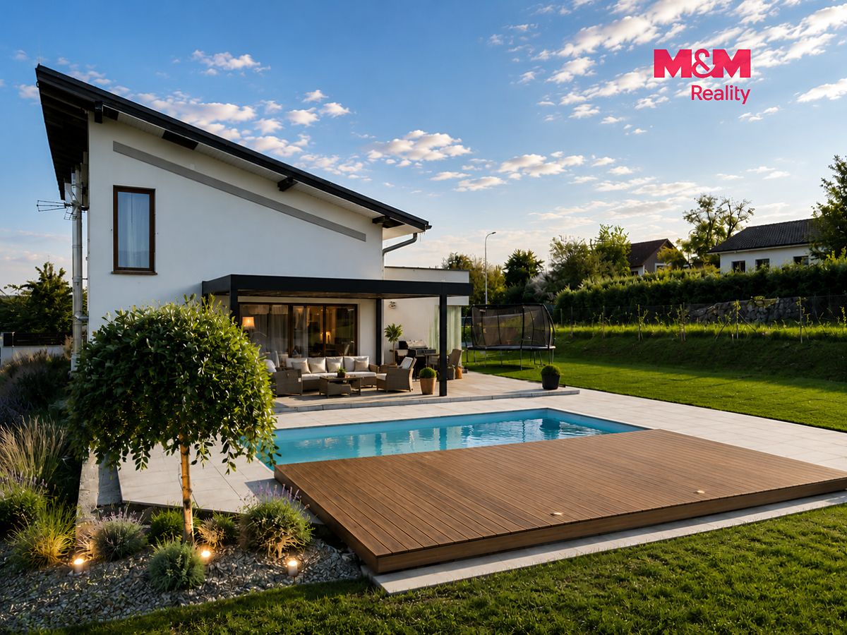 Prodej rodinného domu 263 m², pozemek 1403 m² – fotografie 2