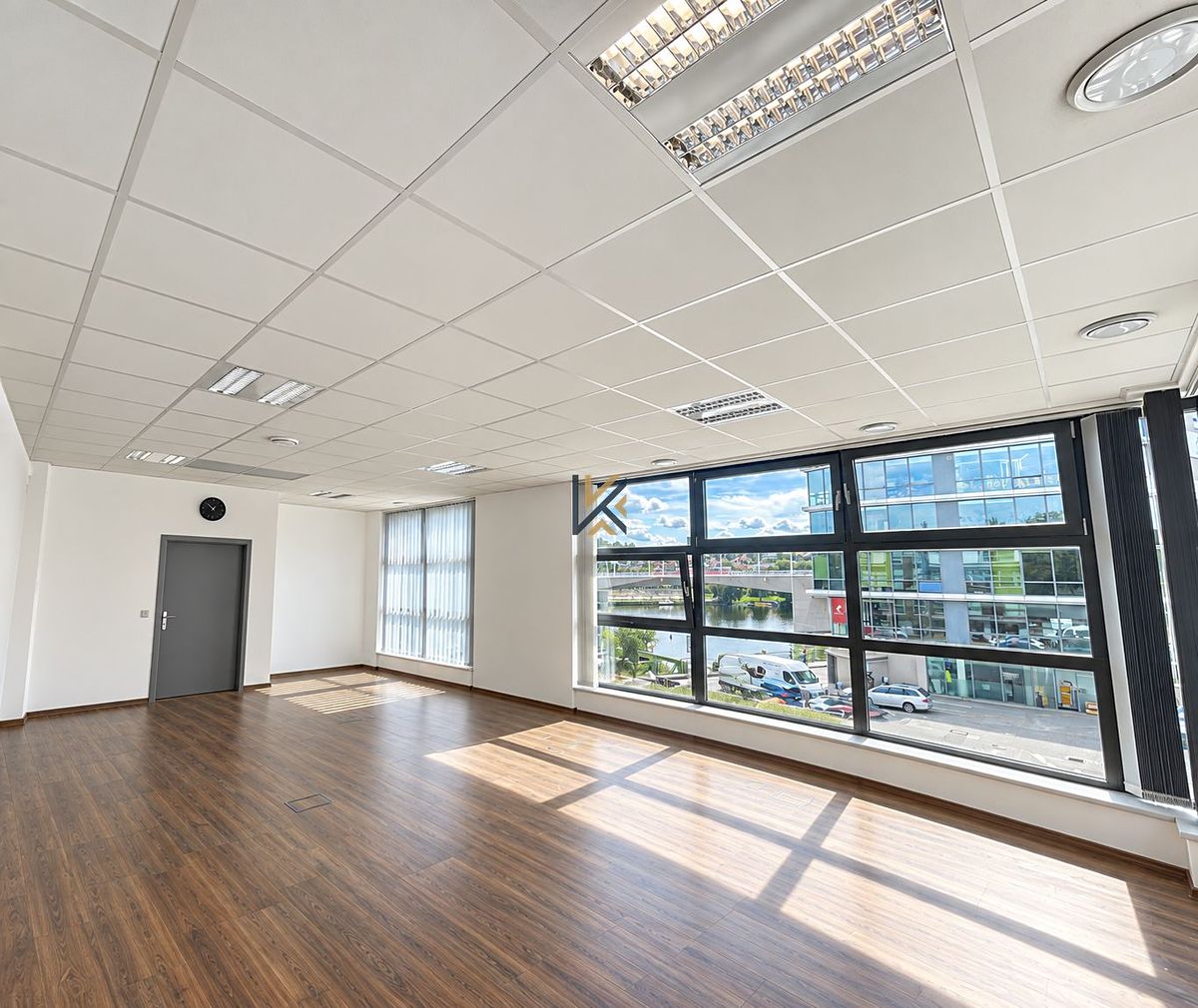 Pronájem kanceláře 52 m² – fotografie 2