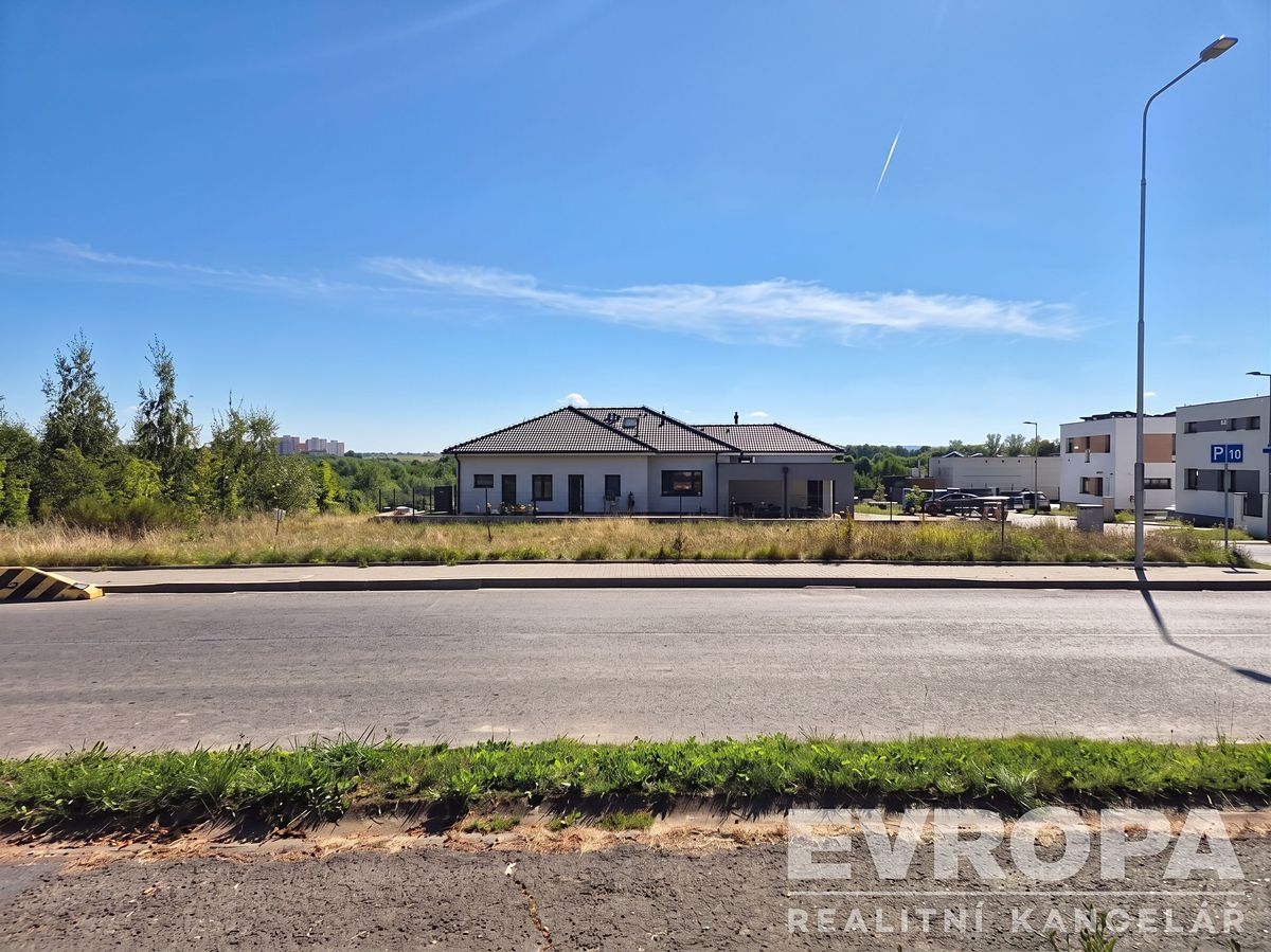 Prodej stavebního pozemku 724 m² – fotografie 3