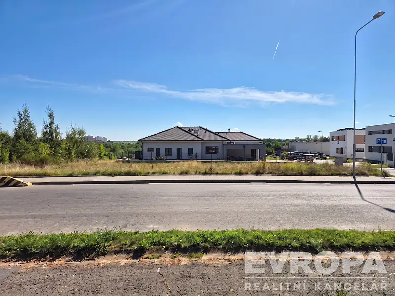 Prodej stavebního pozemku 724 m², Praha – náhled fotky 3
