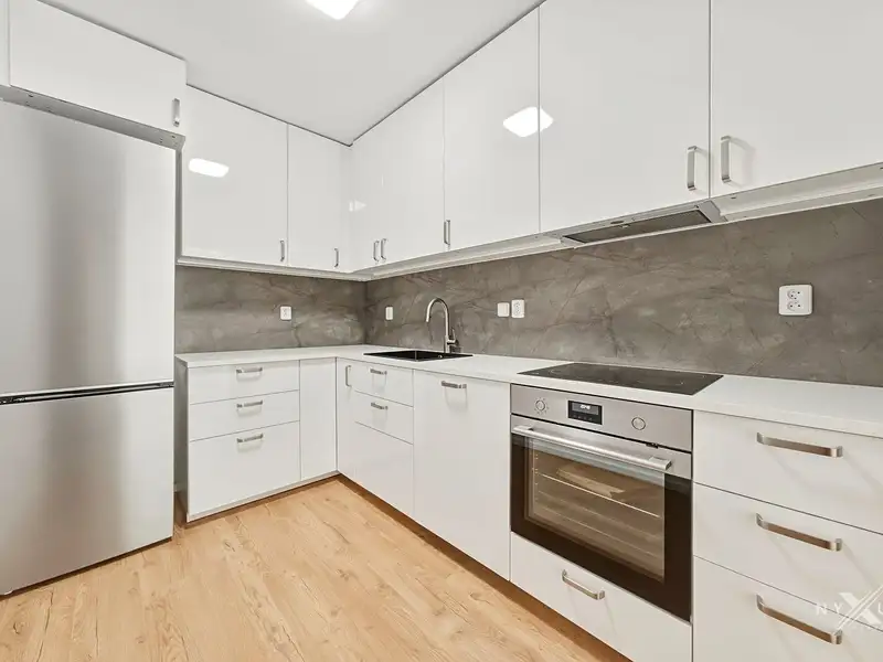 Pronájem rodinného domu 324 m², pozemek 287 m², Praha – náhled fotky 1