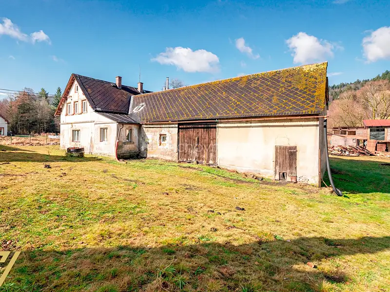 Prodej rodinného domu 420 m², pozemek 3375 m², Prysk – náhled fotky 3