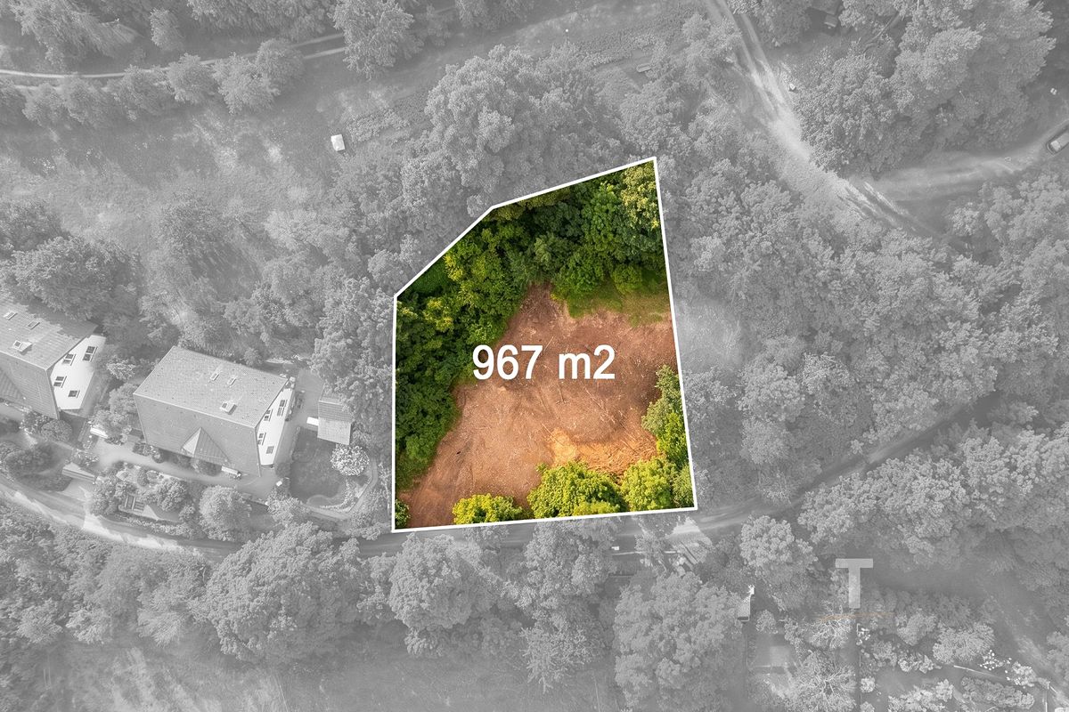 Prodej stavebního pozemku 967 m² – fotografie 2