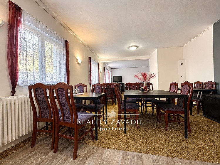 Комерційне приміщення на продаж, 561 м² (2 з 20)