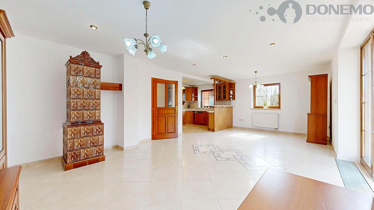 Prodej rodinného domu 195 m², pozemek 1845 m² – fotografie 2