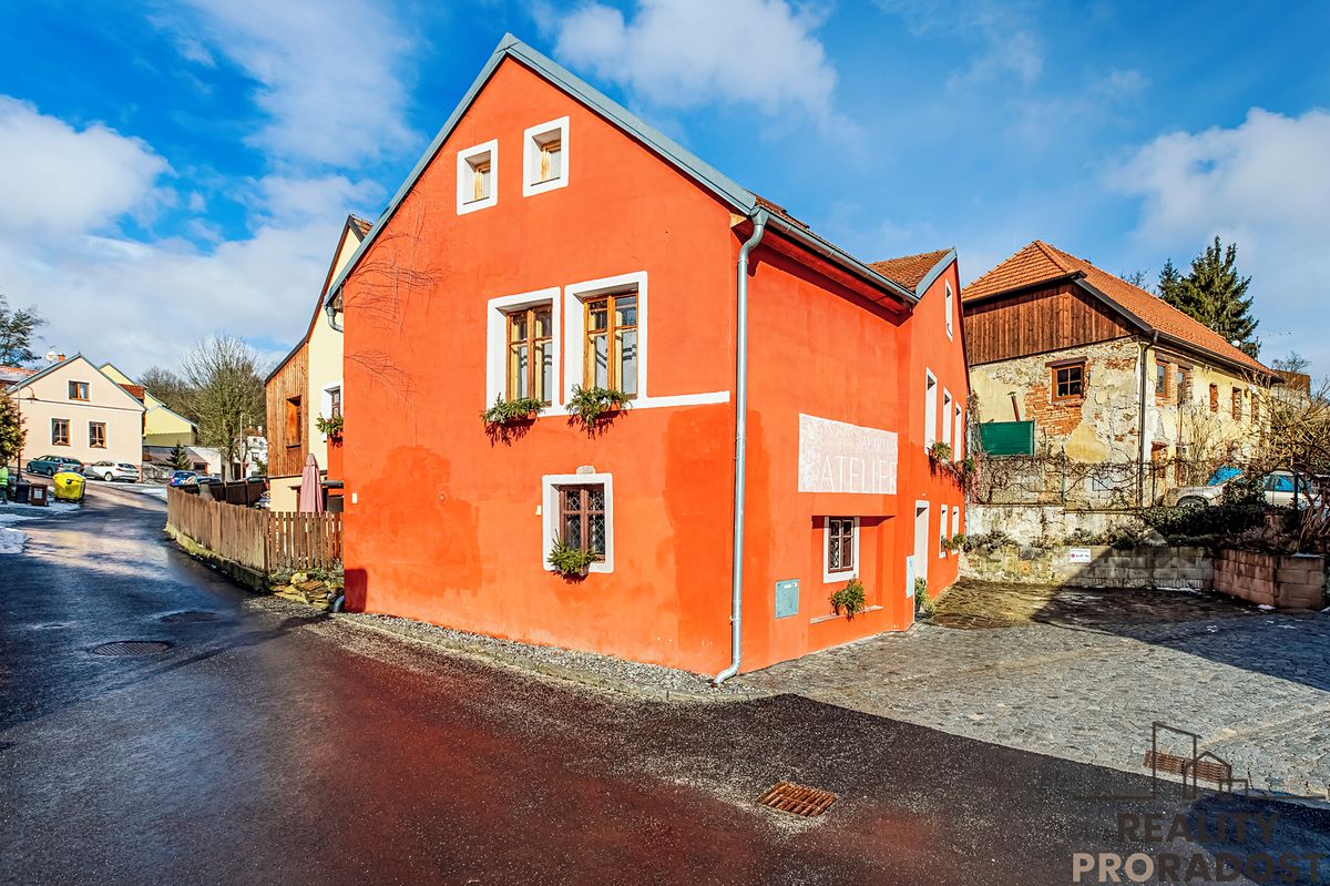 Prodej rodinného domu 220 m², pozemek 162 m² – fotografie 3